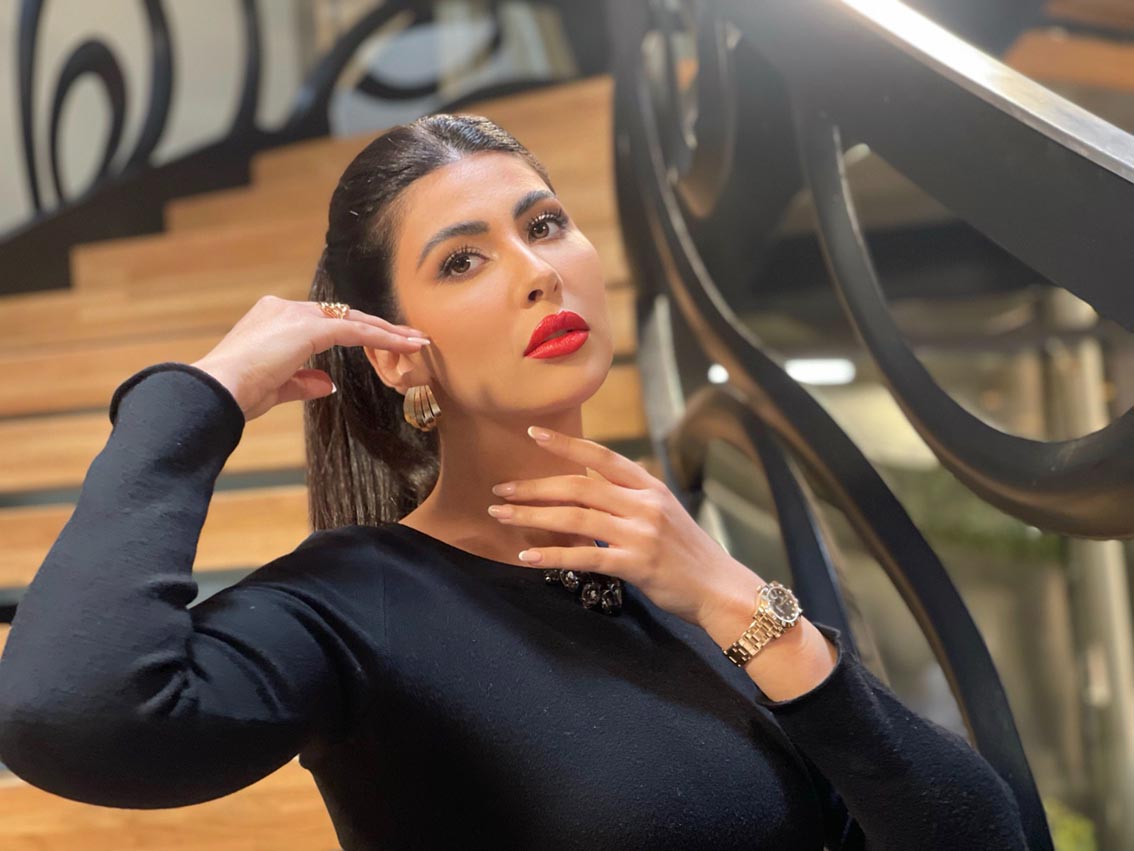 Le Public Applaudit Dalal Elghazzali Dans Mal Al Donia Sur Shahid 